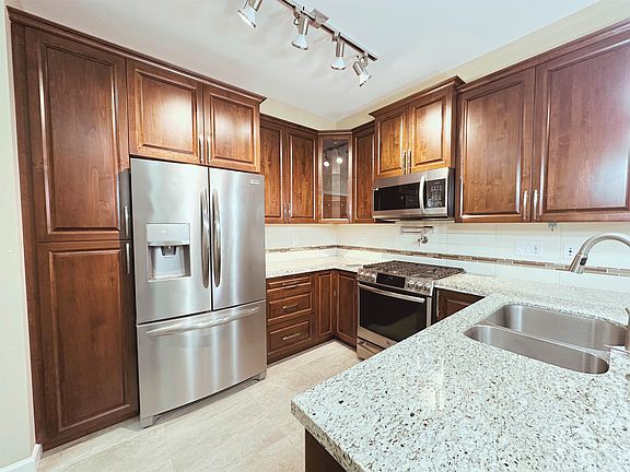5th image of 32445 Simon Ave #204