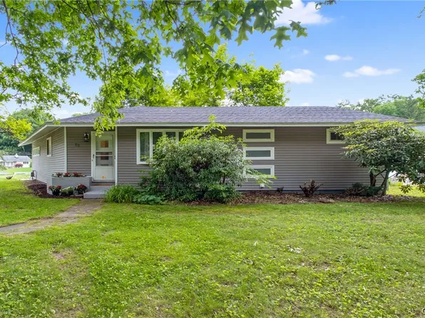 13 Memory Ln, North Syracuse, NY 13212