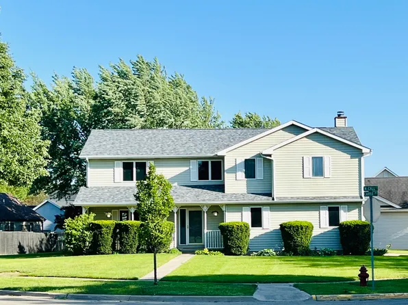 1125 McCall Ct, Rochelle, IL 61068