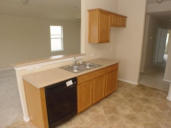 4th image of 1115 Clayton Dr