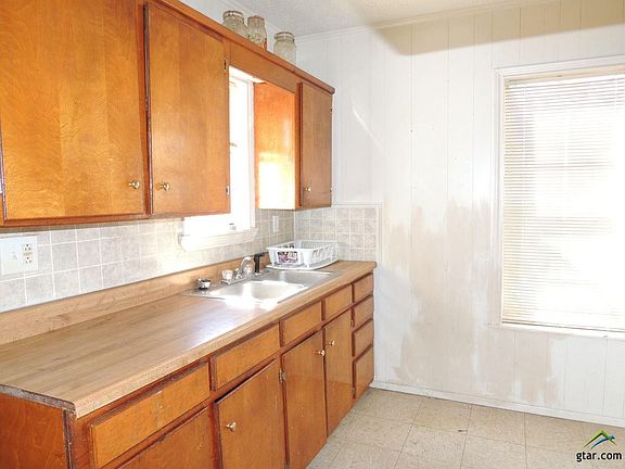 3rd image of 404 Richardson St