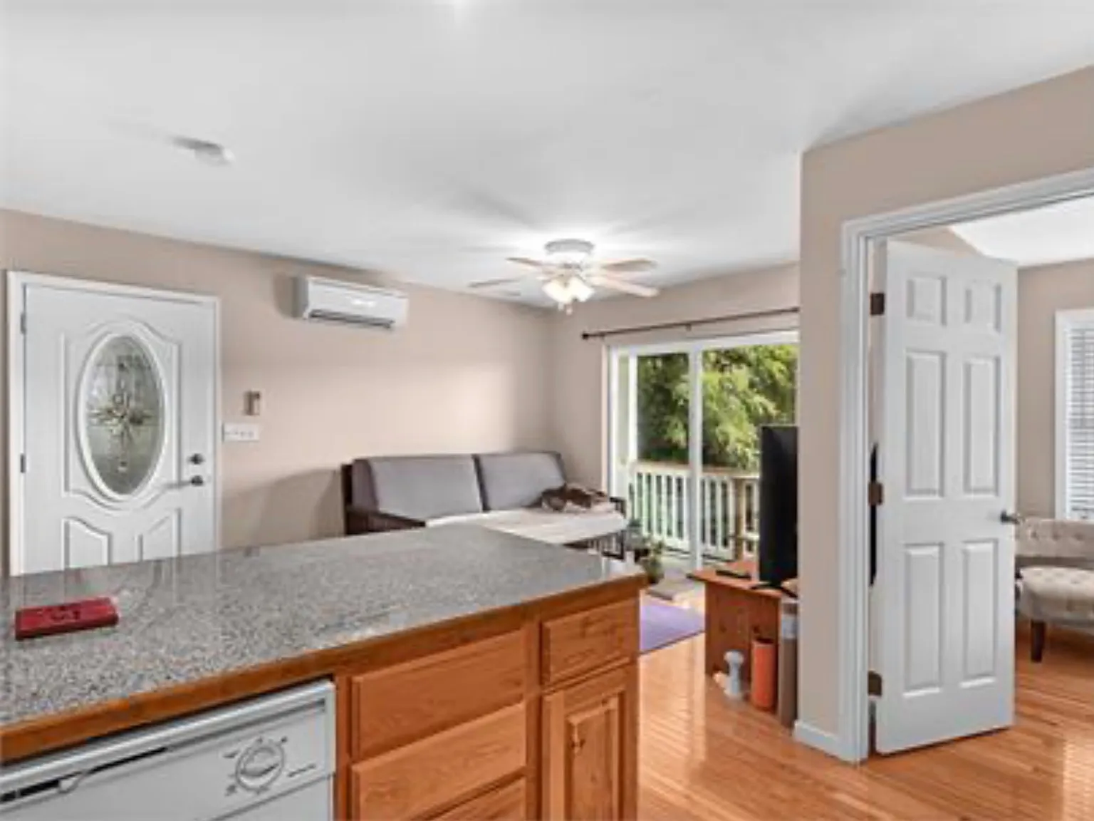 1 bed, 550 sqft, $1,200 — Photo 3
