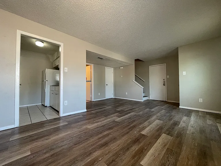 2619 Ektom Dr #C — Photo 3