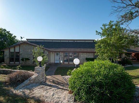 2nd image of 1419 Blackhawk Cir