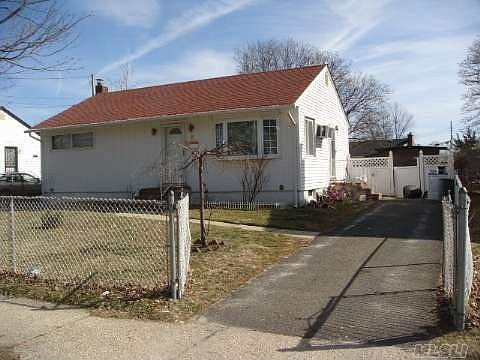 3rd image of 9 Surrey Dr