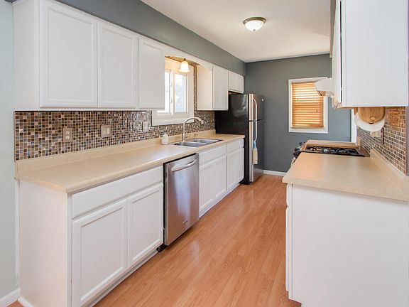 2nd image of 2528 Cumberland St
