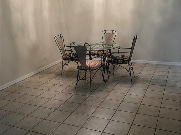 2nd image of 2662 Saint Charles St