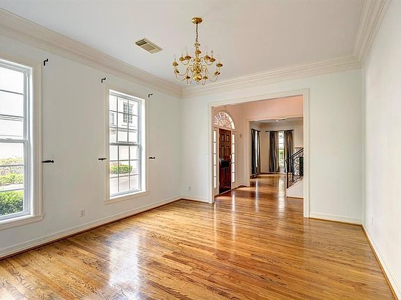 5th image of 57 Briar Hollow Ln APT 5