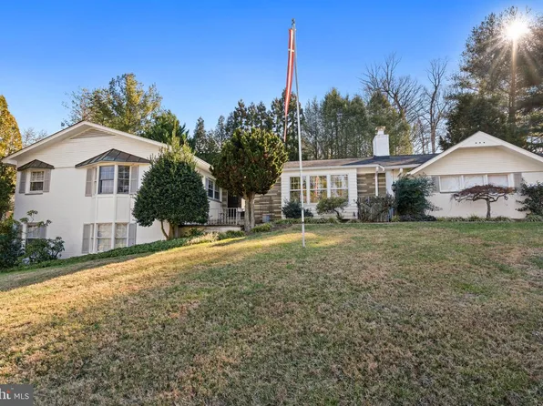 7313 Helmsdale Rd, Bethesda, MD 20817