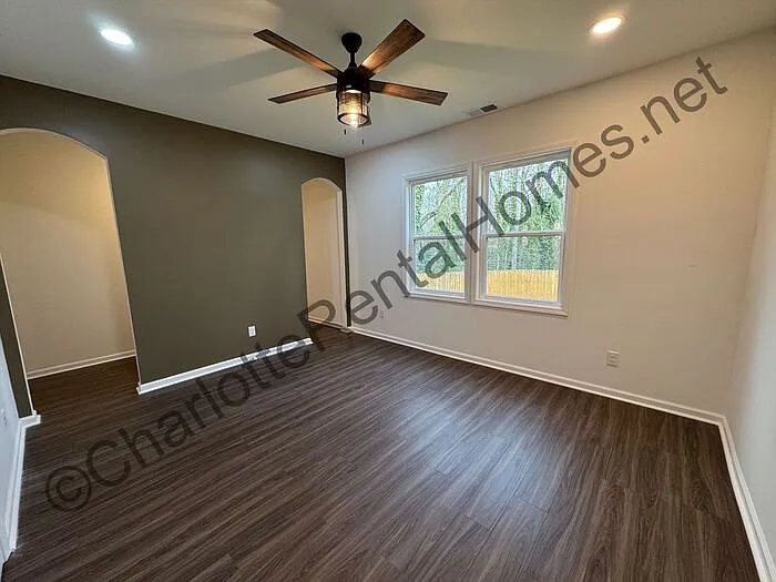 512 N Mulberry St — Photo 7