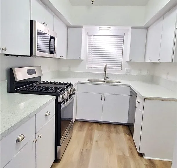 7900 Woodman Ave #105 — Photo 2