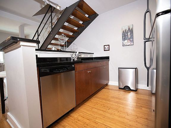 4th image of 1010 Central Ave APT 420