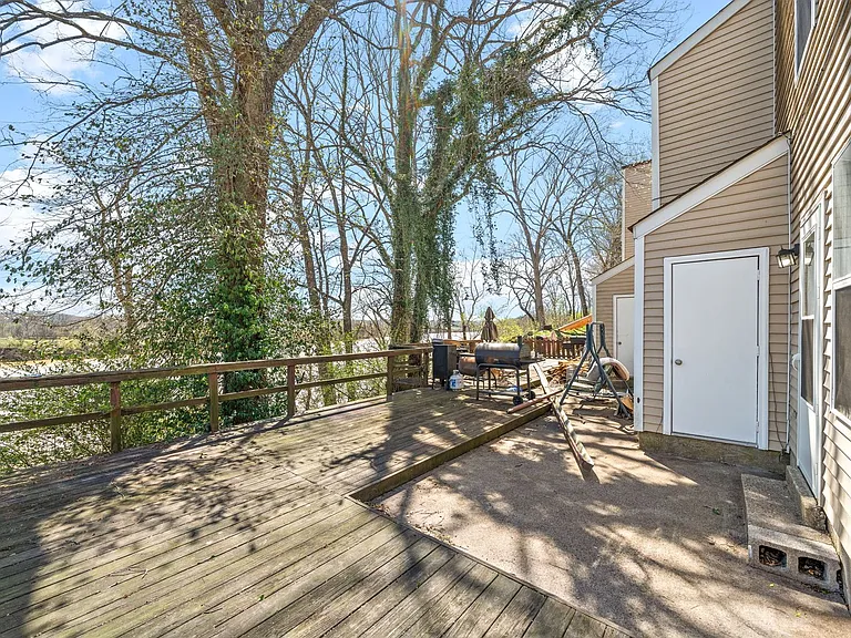 Kingsbury Dr - 923 — Photo 23
