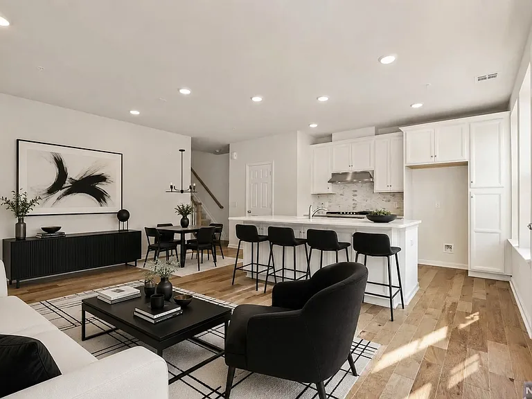 7 Leahy Dr — Photo 2