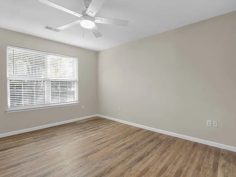 230 N Cir — Photo 24