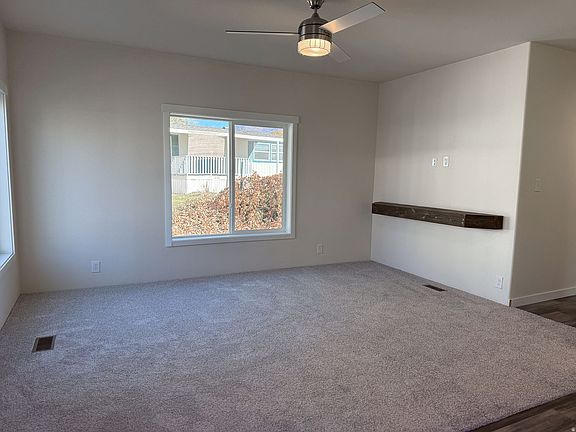 4th image of 121 Barrington Way