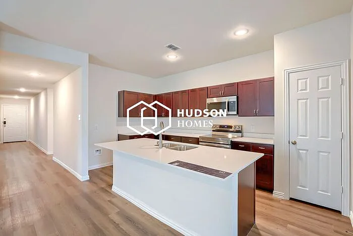 4 bed, 2.0 bath, 1788 sqft, $1,749 — Photo 3