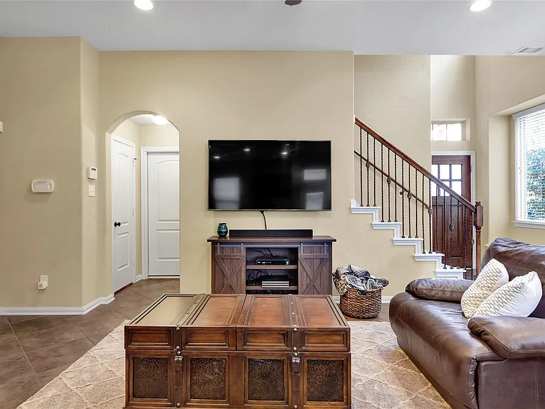 21 Cheswood Manor Dr — Photo 5