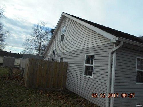 2nd image of 601 Leonard Ave