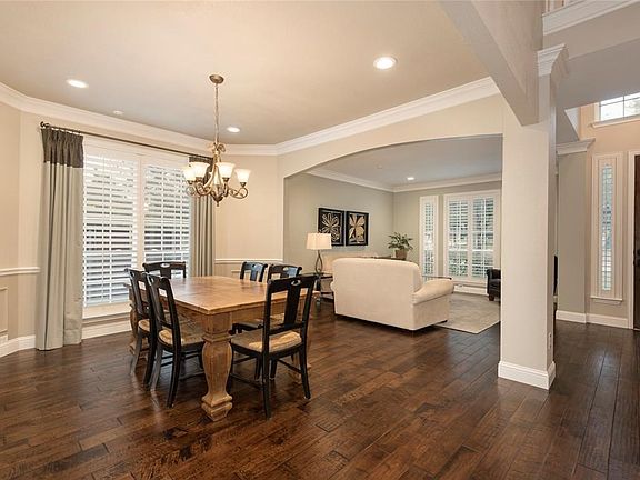 2nd image of 400 Woodbridge Dr