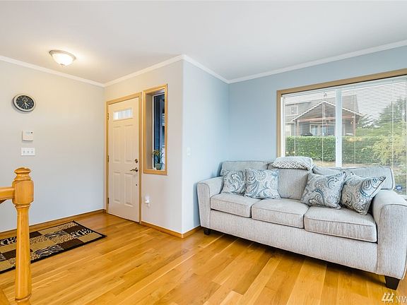 4th image of 3106 44th Ave NE