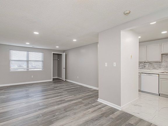 3rd image of 9 Longworth Ave Unit 113
