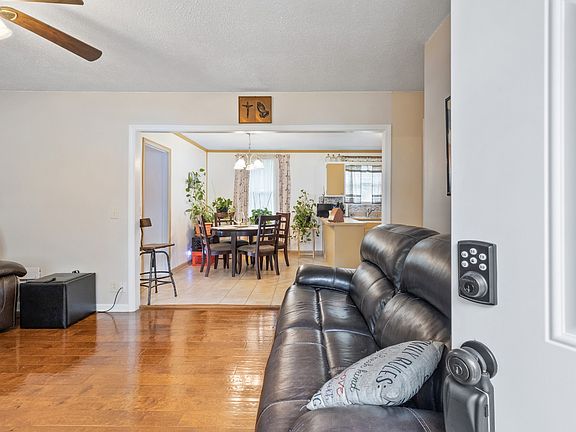 5th image of 102 King Cole Dr