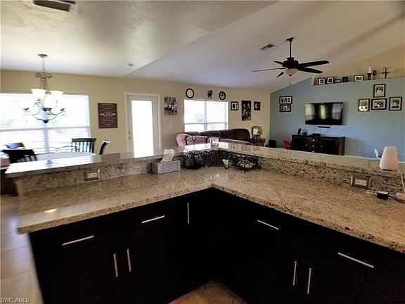 3rd image of 906 Hibiscus Ave