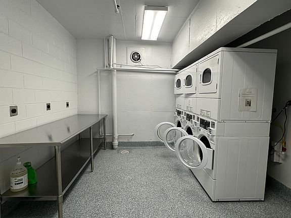 4th image of 2701 2nd Ave Unit 207