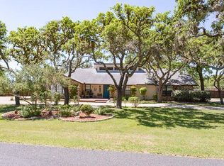 135 Oak Wood Rd, Kerrville, TX 78028