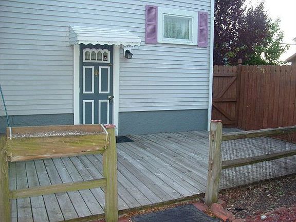 3rd image of 806 Uncapher Ave