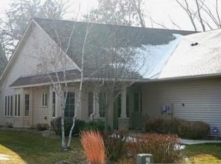 346 Summer Ln, Maplewood, MN 55117