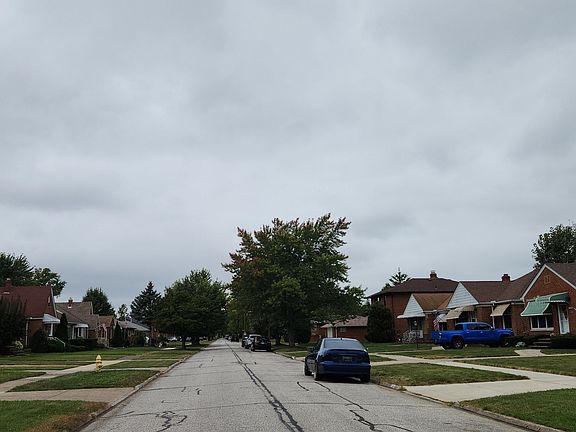 4th image of 1307 Avenue