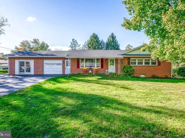 6490 Cherry St, East Petersburg, PA 17520