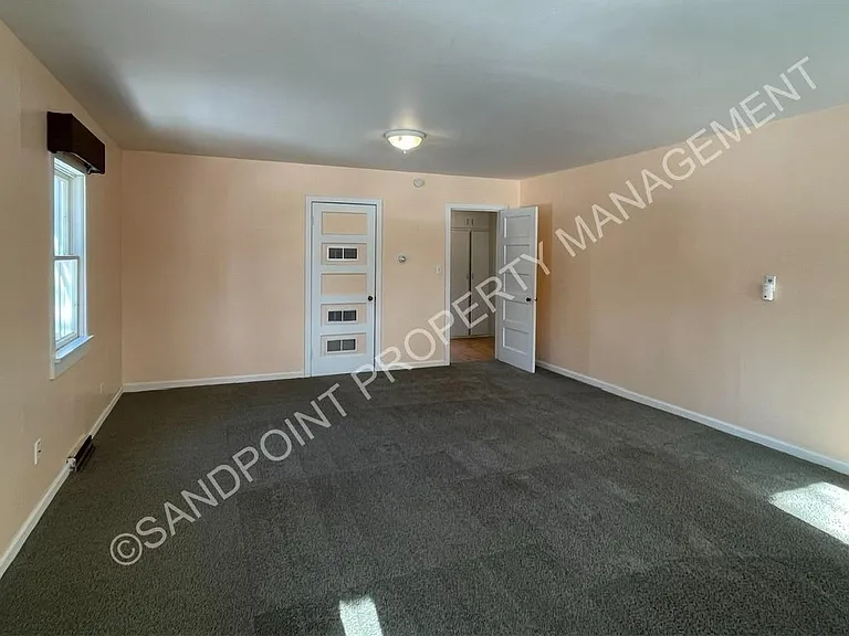 920 Larch St — Photo 7