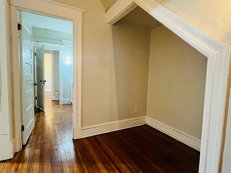 11 Barclay — Photo 9