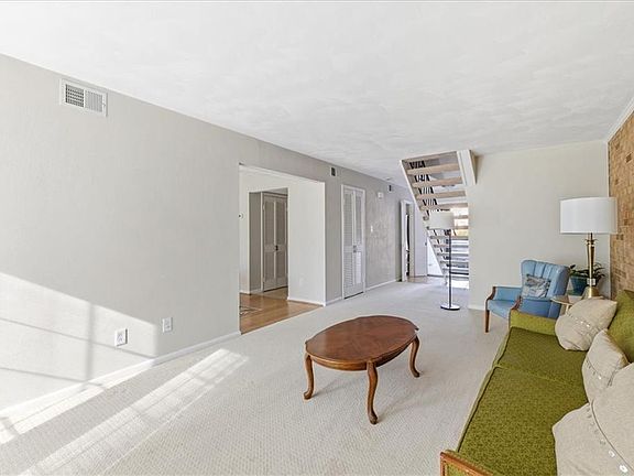 3rd image of 6492 Duquesne Pl