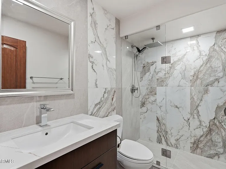 2221 E Vista Ave — Photo 28