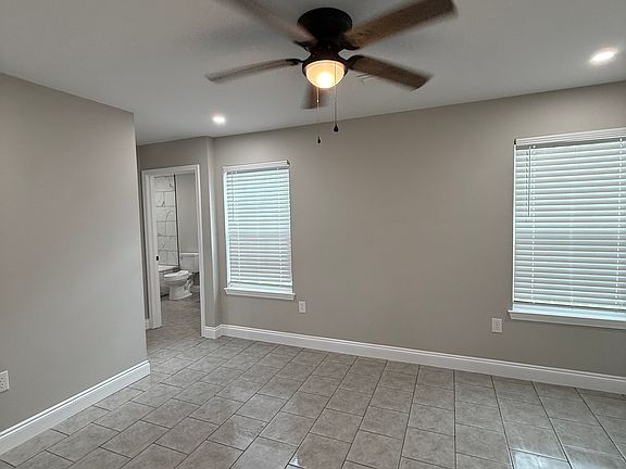 4th image of 24672 Chestnut St