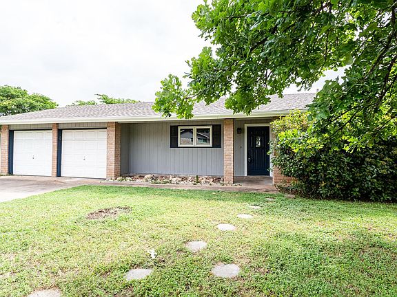 2nd image of 210 S Mount Rushmore Dr
