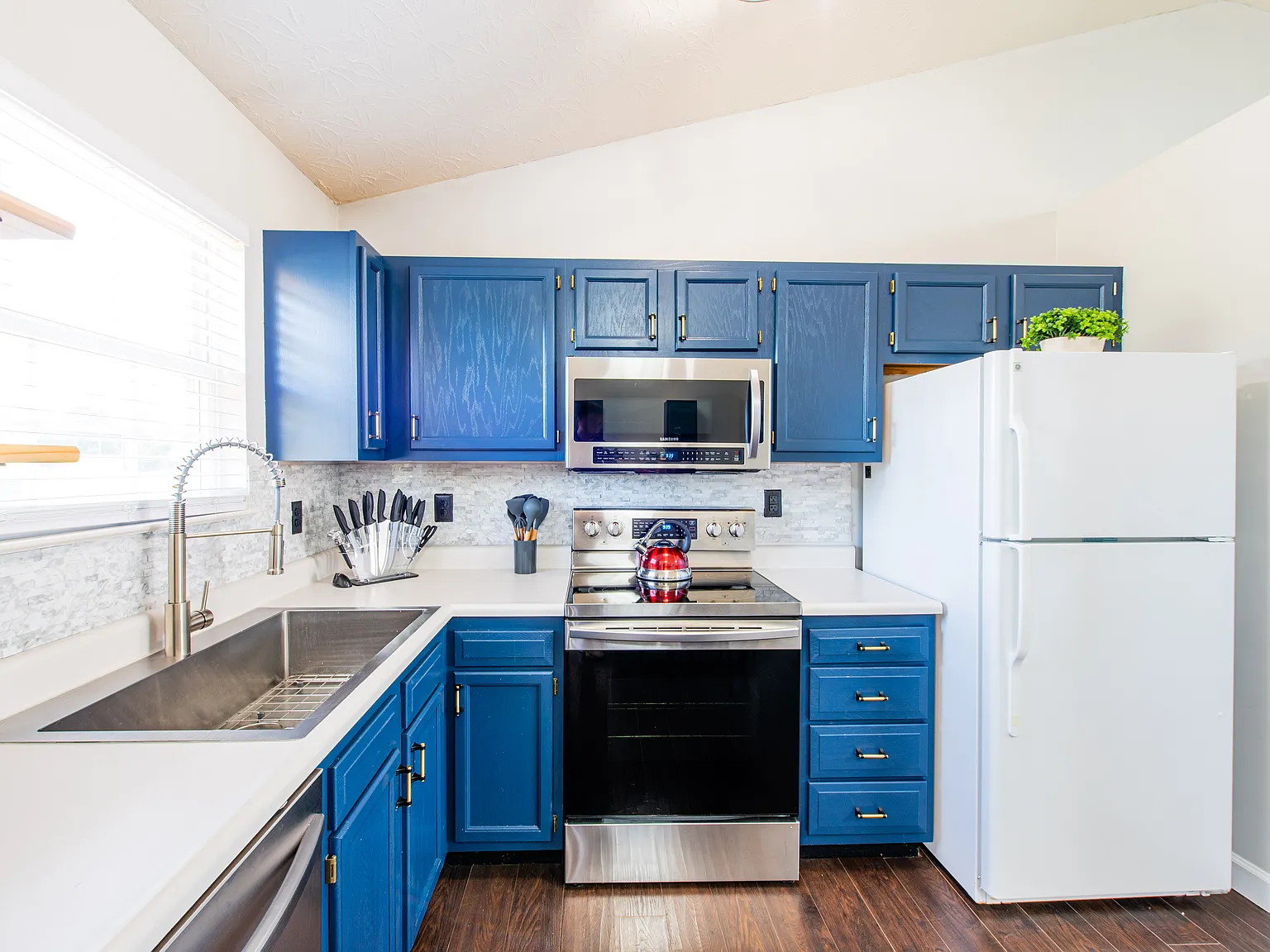 728 Ackerly Dr — Photo 4