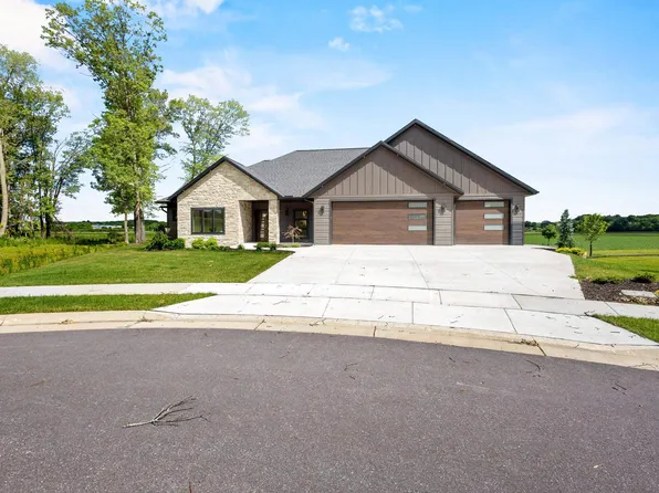 405 Prairie View Dr, Portage, WI 53901