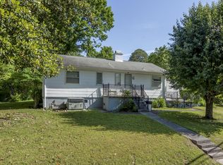 106 Outer Dr, Oak Ridge, TN 37830