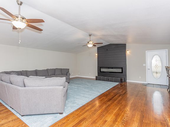 5th image of 580 Parkview Drive