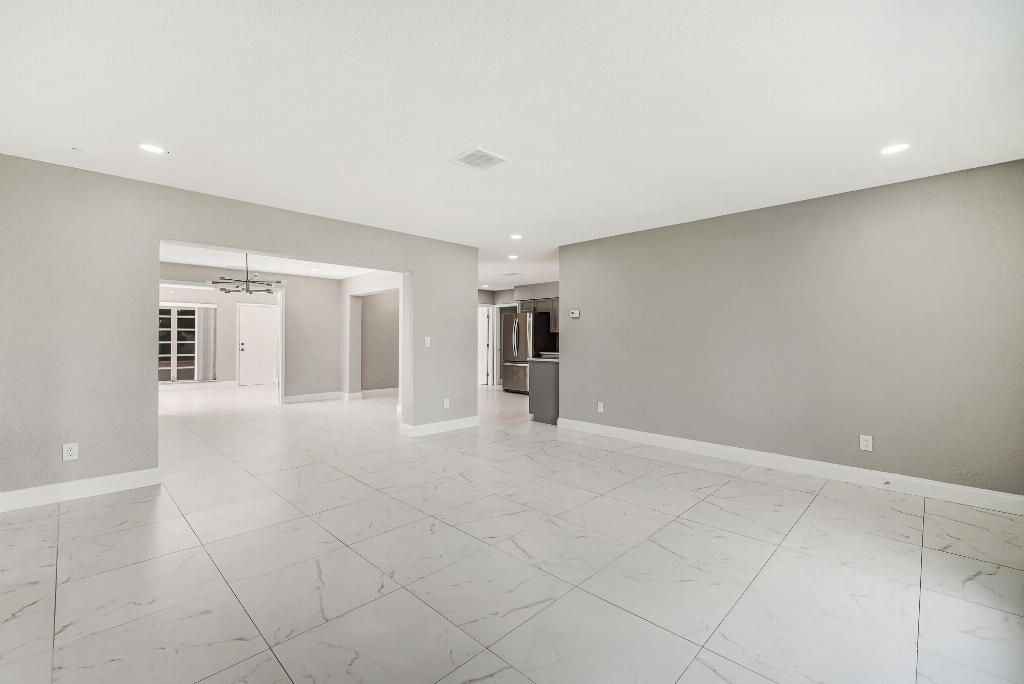 461 SE 3RD Avenue, photo 8
