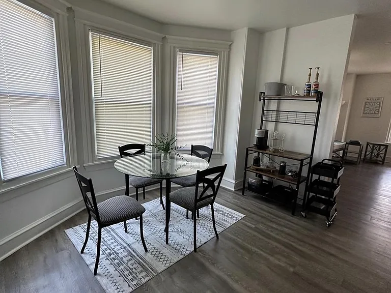 482 Martin St — Photo 10