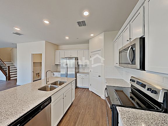 3rd image of 5963 W Larkspur Dr
