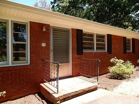 4th image of 377 Hilltop Dr