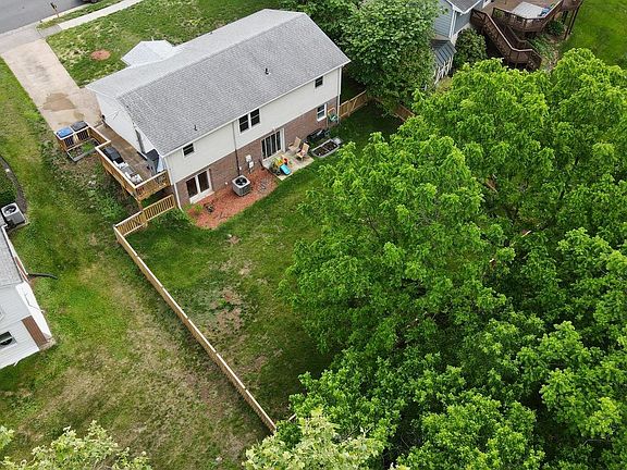 3rd image of 114 Governors Dr SW