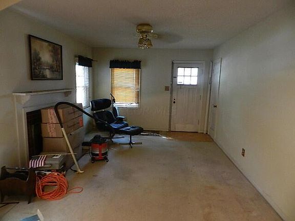 5th image of 122 E Royal Forest Blvd